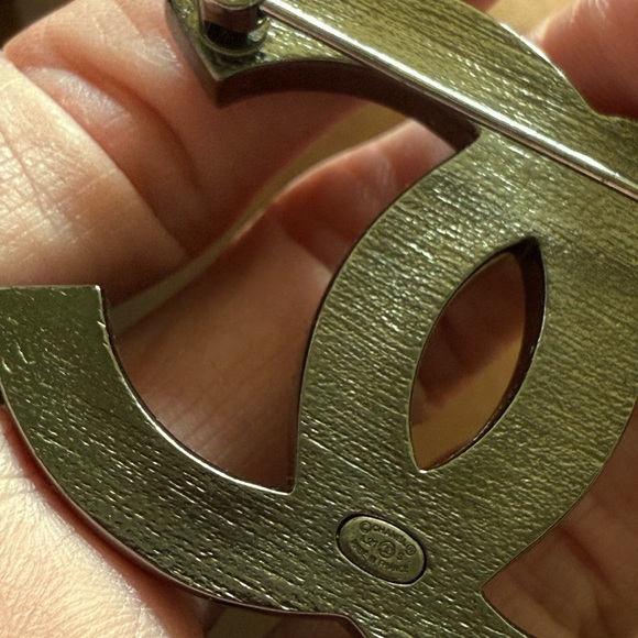 Chanel Silver Crystal Emblem - Picture 4 of 4